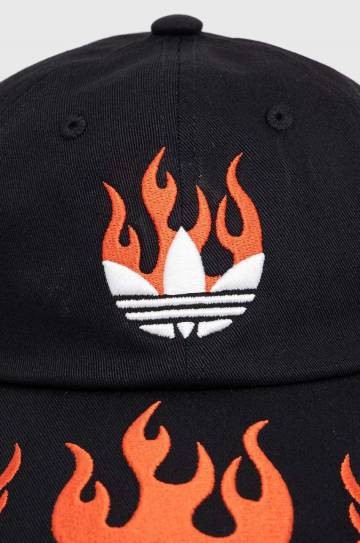 Хлопковая кепка adidas Originals цвет чёрный с аппликацией IR6459 Хлопковая кепка adidas Originals цвет чёрный с аппликацией IR6459
