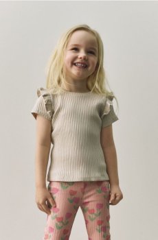 Reserved - Футболка в рубчик з рукавами з оборками - бежевий - 700HU-08X