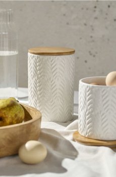 Керамічний контейнер для харчових продуктів з кришкою та рельєфним візерунком - білий