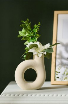 Декоративна рослина у вазі - білий