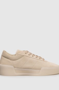 Бежевые замшевые кроссовки с логотипом