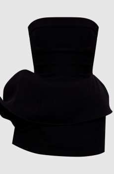 Черное платье мини с фактурной баской