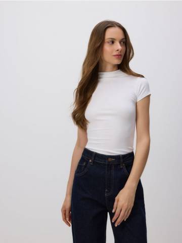 Reserved - Футболка слім фіт з віскози - кремовий - 432GA-01X