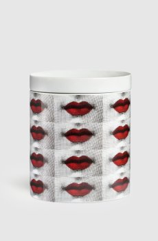 Ароматическая свеча NEL MENTRE - Bocche Décor в фарфоровом подсвечнике