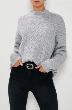 Жіночий светр з косичковим візерунком - сірий