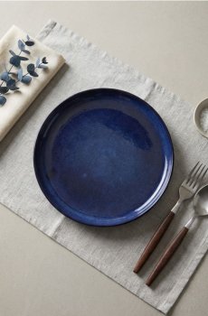 Плоска однотонна керамічна тарілка - темно-синій