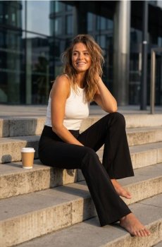 Спортивні легінси flare - чорний