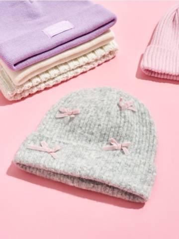 М’яка шапка з оксамитовими бантиками - сірий