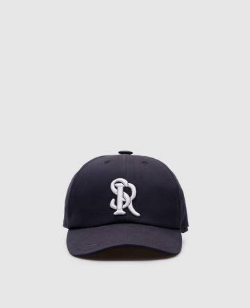 Голубая кепка с вышивкой монограммы логотипа