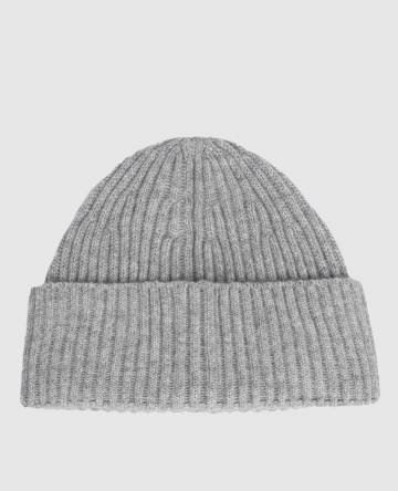 Светло-серая шапка в рубчик из кашемира