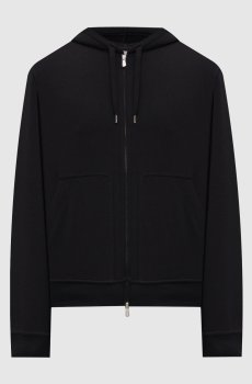 Черная спортивная куртка