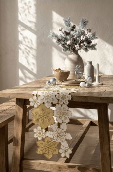 Скатертина з вишитими сніжинками - золотий