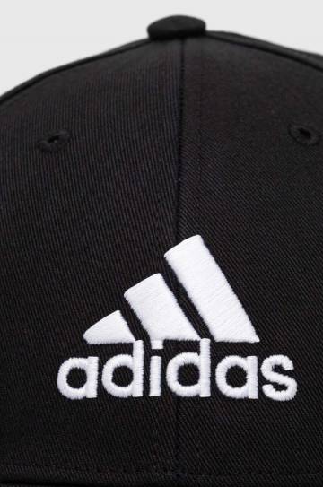 Хлопковая кепка adidas Performance цвет чёрный с аппликацией Хлопковая кепка adidas Performance цвет чёрный с аппликацией