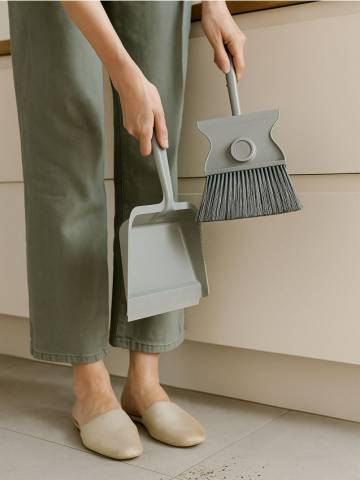 Віник та совок - сірий