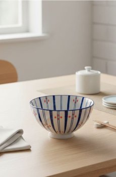 Керамічна миска з променистим візерунком і крапками - червоний