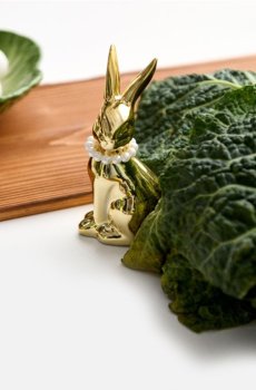 Керамічний великодній зайчик з намистом - золотий