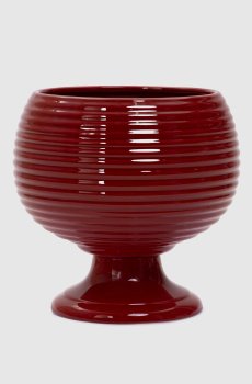 Красное кашпо из керамики