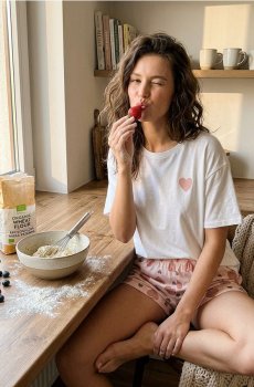 Двокомплектна піжама з мотивом сердець - бежевий