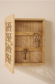 Шафка для ключів з ажурними дверцятами - бежевий