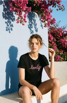 Бавовняна футболка з написом - чорний