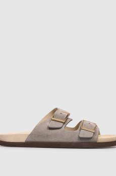 Серые замшевые шлепанцы с гравировкой логотипа