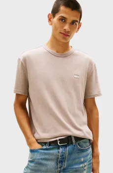 Мужская бежевая футболка REG BADGE Бежевый M Tommy Jeans DM0DM22667