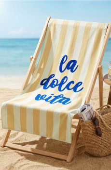 Смугастий рушник з написом La Dolce Vita - пшеничний