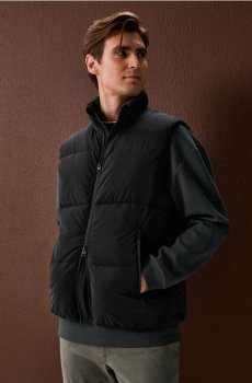 Стьобаний жилет зі стійкою - чорний