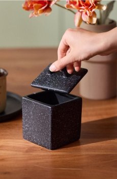 Крапчастий контейнер для харчових продуктів з кришкою - чорний