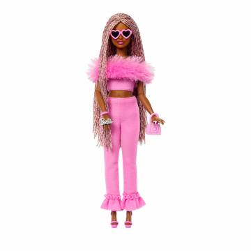 Кукла Barbie Deluxe Style Barbiecore Модница в костюме с перьями, с аксессуарами, 29 см, от 4 лет (HYV28) Кукла Barbie Deluxe Style Barbiecore Модница в костюме с перьями, с аксессуарами, 29 см, от 4 лет (HYV28)