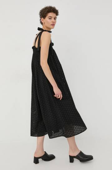 Хлопковое платье Bruuns Bazaar цвет чёрный midi расклешённое Хлопковое платье Bruuns Bazaar цвет чёрный midi расклешённое