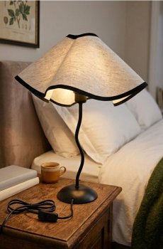 Світлодіодна приліжкова лампа з хвилястим абажуром - нюдовий