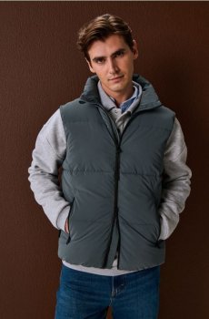 Стьобаний жилет зі стійкою - середньо-сірий