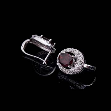 Серебряные серьги с пиропом (гранатом) и фианитами 12773 Серебряные серьги с пиропом (гранатом) и фианитами 12773