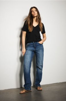 Reserved - Футболка regular з V-подібним вирізом - чорний - 399FS-99X