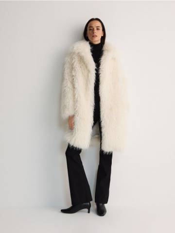 Reserved - Модельне пальто oversize зі штучного хутра - кремовий - 302CZ-01X Reserved - Модельне пальто oversize зі штучного хутра - кремовий - 302CZ-01X