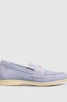 Голубые замшевые лоферы с гравировкой логотипа