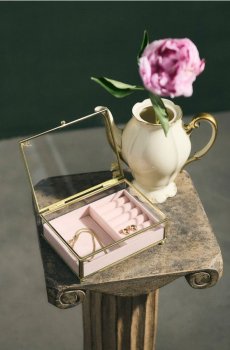 Скляний органайзер для прикрас із золотими деталями - рожевий