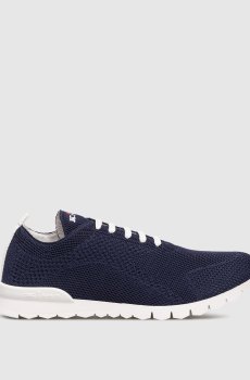 Синие кроссовки с вышивкой логотипа