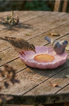 Поїлка для птахів у формі квітки з фігуркою пташки - пастельний рожевий