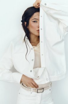 Молочна куртка-сорочка з деніму