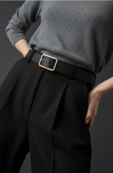Ремінь з золотистою пряжкою - чорний