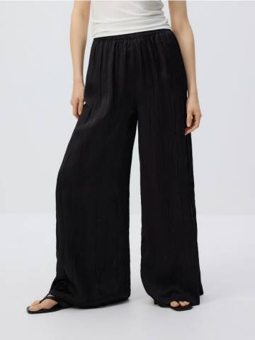 Reserved - Сукня з ефектом складок - чорний - 464GG-99X