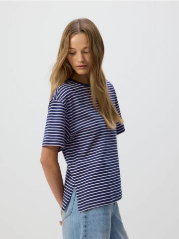 Reserved - Бавовняна футболка у смужку - темно-синій - 955ED-59M