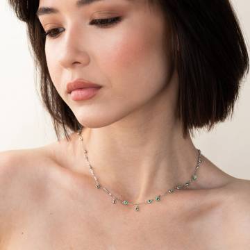 Серебряное колье с зелеными фианитами 181157 Серебряное колье с зелеными фианитами 181157