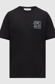 Черная футболка с принтом