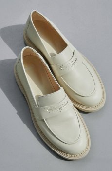 Лофери шкіряні молочні Estro ER00112946