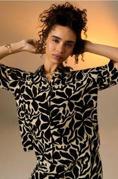 Віскозна сорочка regular fit з коротким рукавом - чорний