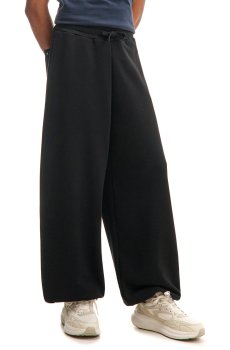 Cropp - Вільні спортивні брюки-джогери - чорний
