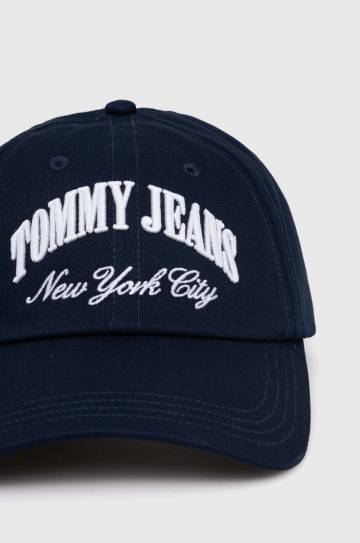 Хлопковая кепка Tommy Jeans цвет синий с аппликацией AW0AW15959 Хлопковая кепка Tommy Jeans цвет синий с аппликацией AW0AW15959